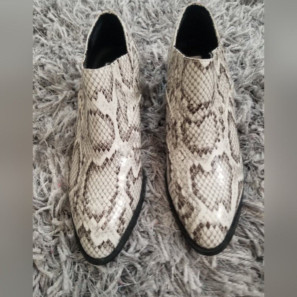 STEVEN MADDEN WOMEN Barnett Snake Print Slip on Ankle BOOTS 🙎‍♀️🥰😍